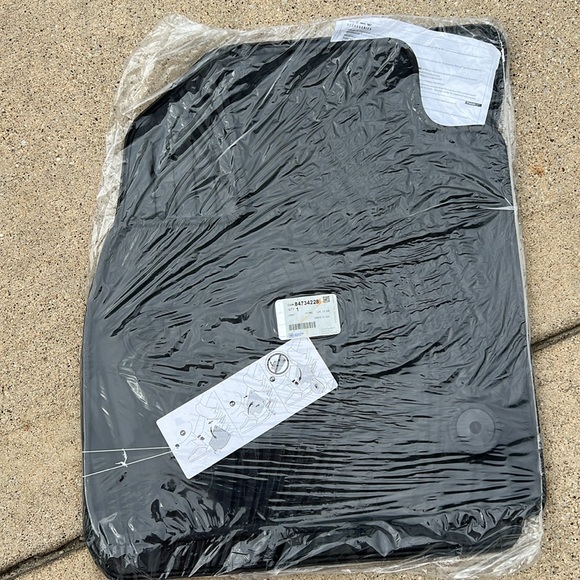 Buick Envision floor liner set new in package - Picture 2 of 2